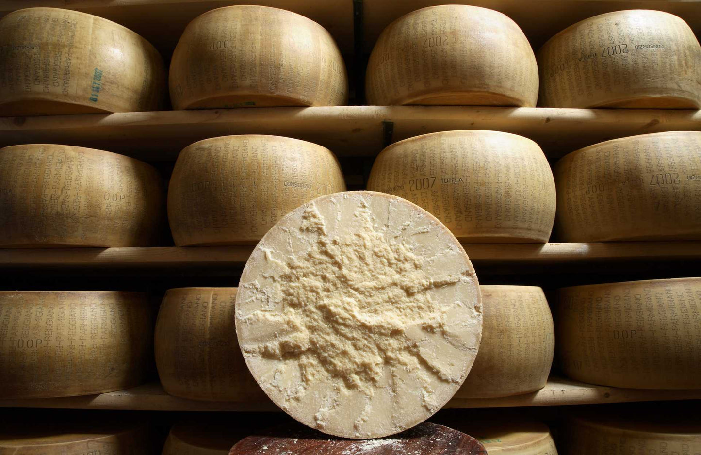 Parmigiano Reggiano DOP 24 Months - 1kg | 2.2lb - Caseificio Dotti